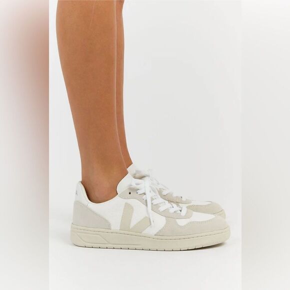 Veja V-10 B-MESH WHITE NATURAL PIERRE 37/6. New - Picture 1 of 17